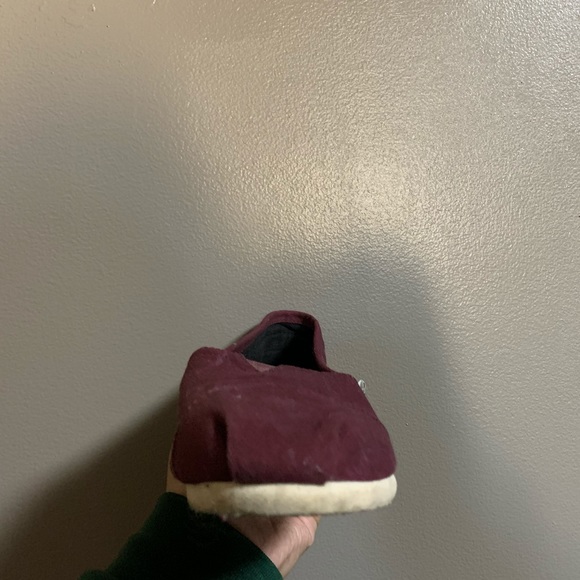 Toms Shoes Burgandy - Picture 3 of 9